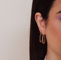 Brinco alfinete banho ouro 18k.