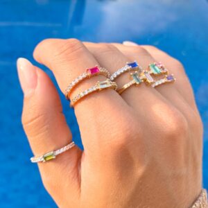 Anel 3 cristais coloridos cravejado banho ouro 18k. - Imagem 3