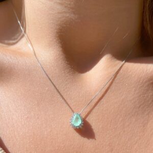Colar gota cravejada cristal fusion esmeralda colombiana Prata 925.