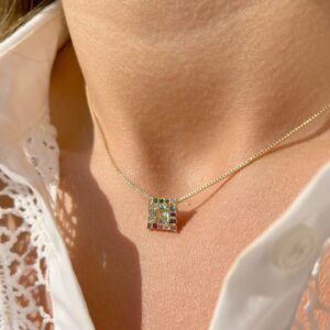 Colar cristal ametista verde cravejado cm zircônias coloridas em banho ouro 18k.