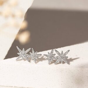 Brinco earcuff duas estrelas cravejado com  zircônias brancas em Prata 925. - Imagem 4