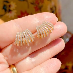 Brinco earcuff 8 linhas cravejado  em banho ouro 18k. - Imagem 2