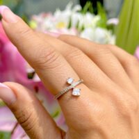 Anel dois losangos cravejado com zircônias brancas  banho ouro 18k.