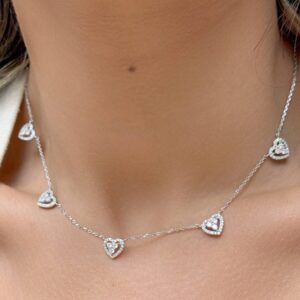 Colar corações cravejados com zircônias brancas em prata 925.