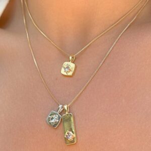 Colar pingente medalha com cristal topázio azul em banho ouro 18k. - Imagem 2