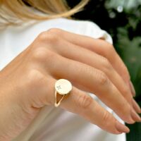 Anel dedinho liso com zircônia branca  banho ouro 18k.