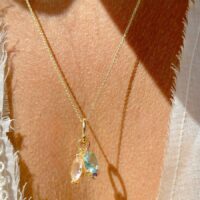 Colar com pingentes cristal paraíba e cristal morganita em banho ouro 18k.