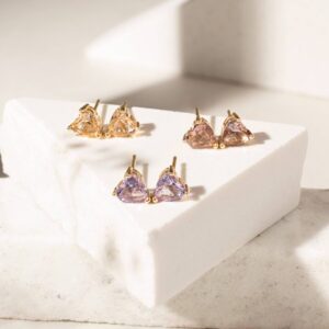 Trio de brincos coração em cristal rodolita, morganita e tanzanita em banho ouro 18k. - Imagem 2