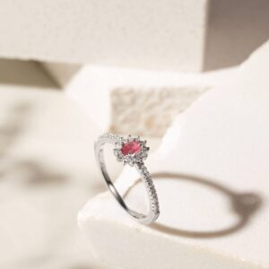 Anel  cristal rubi oval cravejado com zircônias brancas Prata 925 . - Imagem 2