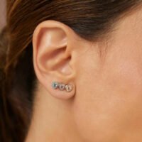 Brinco earcuff 3 corações cristal cravejado  banho ouro 18k.