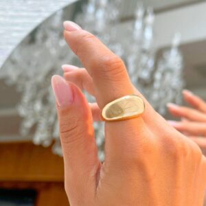 Anel Liso Abaulado em Banho de Ouro 18k.