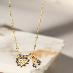 Escapulário coração e nossa senhora cravejado com zircônias azuis em banho ouro 18k. - Imagem 5