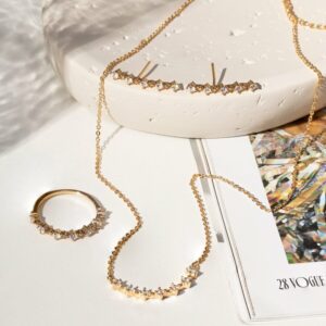 Conjunto de Brinco e Colar com Pontos de Luz e Zircônias  em Brancas  Banho de Ouro 18k. - Imagem 5