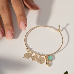 Bracelete com pingentes variados e gota cristal fusion em banho ouro 18k. - Imagem 2