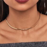Colar em malha laminada lisa trançado em banho ouro 18k.