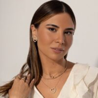 Conjunto Coração Vazado com Zircônias Champagne em  Banho de Ouro 18k.