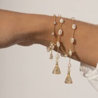 Pulseira Nossa Senhora Aparecida com Pérolas Coreanas e Zircônias Brancas em Banho de Ouro 18k.