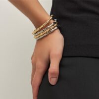 Bracelete em bambu trabalhado em banho ouro 18k .