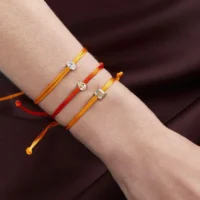 Pulseira regulável  fio encerado  laranja com cristal gota em Prata 925.