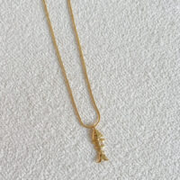 Colar sardinha pequena em banho ouro 18k.