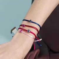 Pulseira regulável fio encerado rosa com pingente oval prata 925.