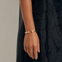 Bracelete aberto cravejado com zircônias brancas  banho ouro 18k.