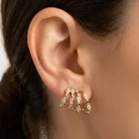 Brinco Earcuff 4 voltas com pontos de zircônia banho ouro 18k.